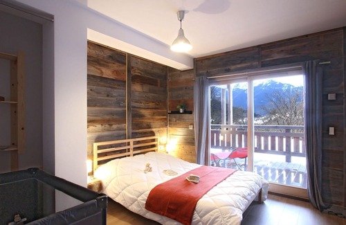 Huez-en-Oisans Apartment | Comfortable 10-person chalet with whirlpool in Huez
