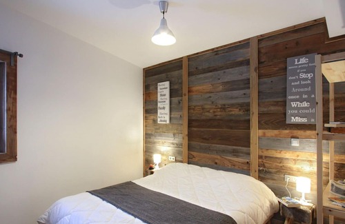 Huez-en-Oisans Apartment | Comfortable 10-person chalet with whirlpool in Huez