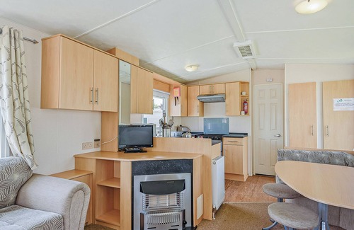 Bognor Regis House | Comfortable 12ft-wide caravan with one double and two twin.