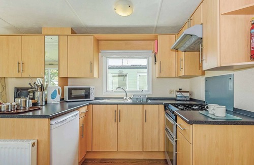 Bognor Regis House | Comfortable 12ft-wide caravan with one double and two twin.