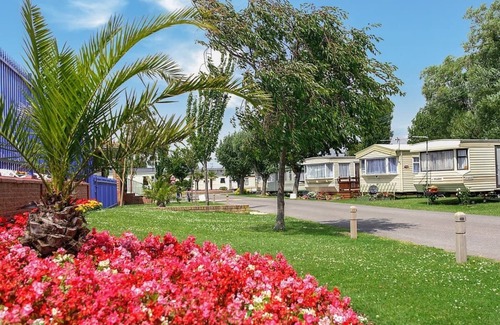 Bognor Regis House | Comfortable 12ft-wide caravan with one double and two twin.