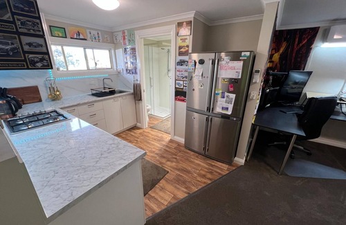 South Launceston Apartment | Comfortable 1BR Stay in South Launceston – Happy Haven Lodge with Massage Chair