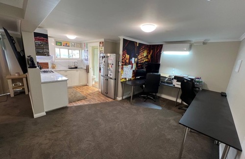 South Launceston Apartment | Comfortable 1BR Stay in South Launceston – Happy Haven Lodge with Massage Chair