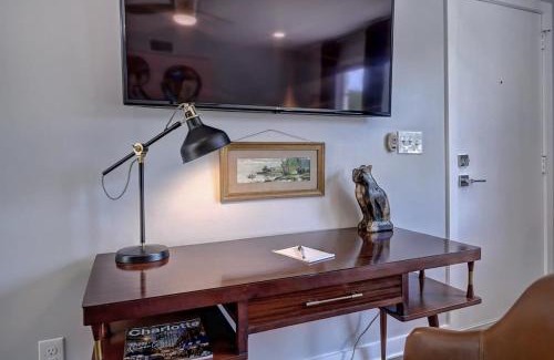 Cherry House | Comfortable 1BR Myers Park Oasis