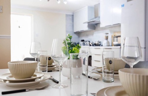 Glenmore Park Bed & Breakfast | Comfortable 2-bedroom house