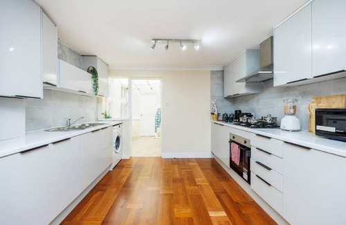 Glenmore Park Bed & Breakfast | Comfortable 2-bedroom house