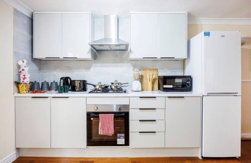 Glenmore Park Bed & Breakfast | Comfortable 2-bedroom house