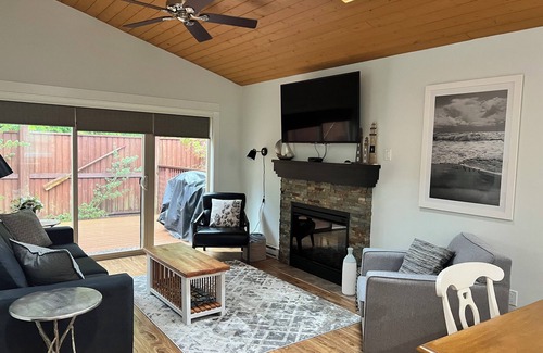 Regional District of Nanaimo Cottage | Comfortable 2 bedroom 2 bathroom cottage. Pet friendly!