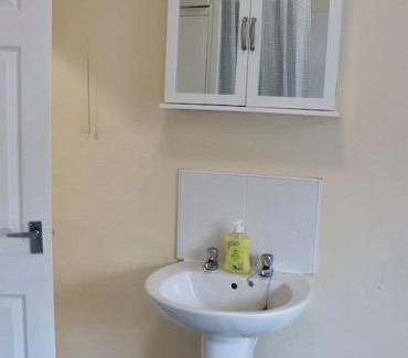 Holbeck Apartment | Comfortable 2 Bedroom House