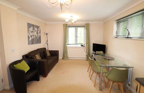 Bracknell Apartment | Comfortable 2 Bedroom Apartment in Bracknell