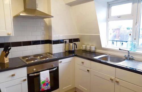 Headington Apartment | Comfortable 2 Bedroom Apartment in Headington, Near John Radcliffe Hospital & Oxford Brookes