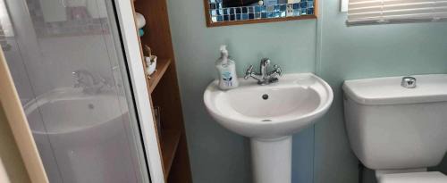 Rhuddlan House | Comfortable 2 Bedroom Caravan - Close to Castle
