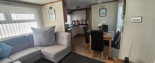 Rhuddlan House | Comfortable 2 Bedroom Caravan - Close to Castle