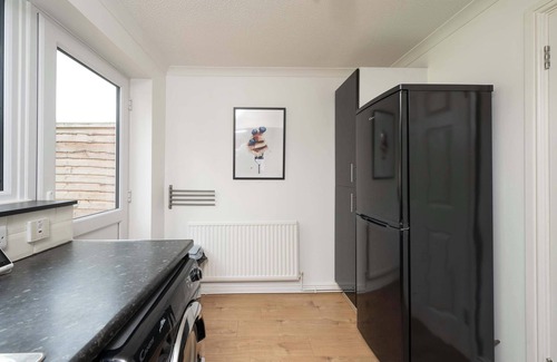 Taunton House | Comfortable 2 Bedroom Home with Parking in Taunton