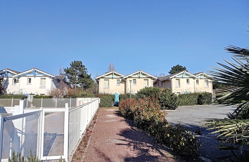 Le Verdon-sur-Mer House | Comfortable 2-bedroom house with terrace close to beaches