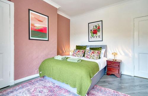 Shawlands Apartment | Comfortable 2BR Apartment with Free Parking