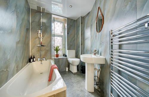 Shawlands Apartment | Comfortable 2BR Apartment with Free Parking