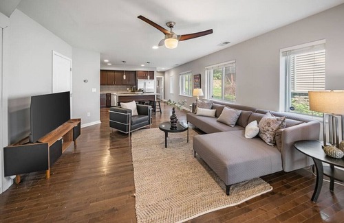 Mount Auburn Apartment | Comfortable 2BR Condo near City Center