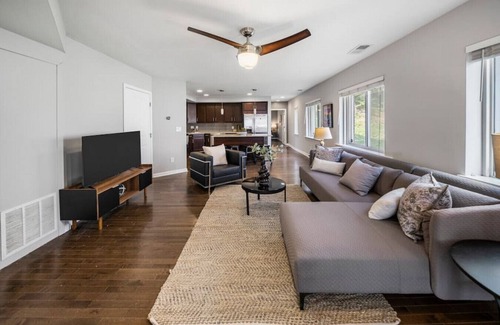 Mount Auburn Apartment | Comfortable 2BR Condo near City Center