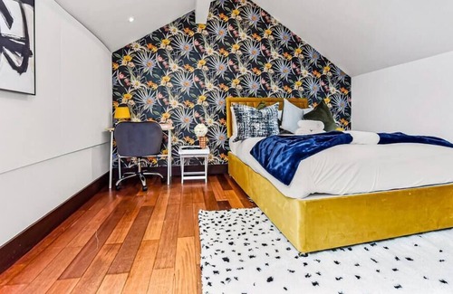 Walpole Apartment | Comfortable 3 Bedroom Apartment in Greater London