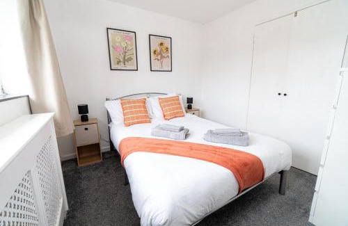 Basingstoke House | Comfortable 3-Bed, 2-Bath Basingstoke Stay