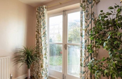 Derby House | Comfortable 3 Bed Home 2 Parking