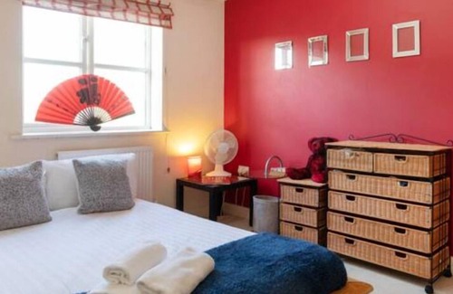Derby House | Comfortable 3 Bed Home 2 Parking