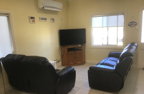 Yorke Peninsula House | Comfortable 3 bedroom holiday home 1 street from the beach