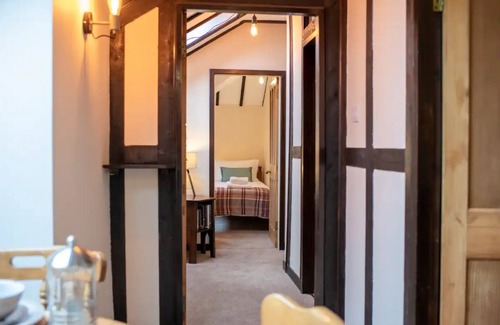 Darlington Cottage | Comfortable 3 Bedroom Historic Cottage c1700