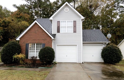 Conley House | Comfortable 4 bedroom 10 min from Airport & Downtown