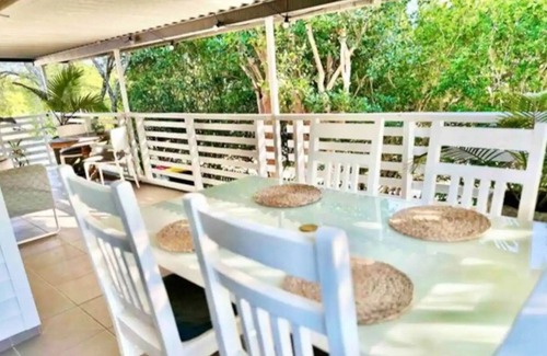 Sunshine Coast House | Comfortable 5 bed Boho Beachhouse -200m beach/lake