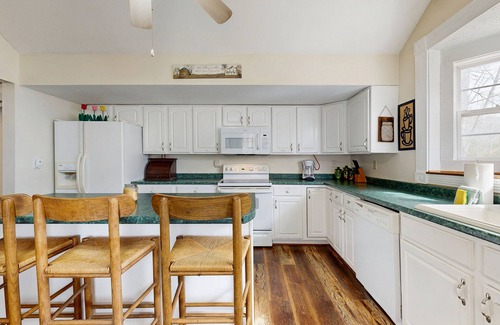 Weaverville House | Comfortable 5 Bedroom retreat close to local attractions