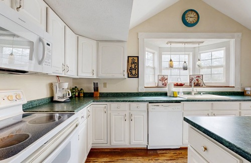 Weaverville House | Comfortable 5 Bedroom retreat close to local attractions