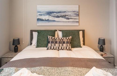 Charlton Kings Apartment | Comfortable 5-Bedroom House in Cheltenham