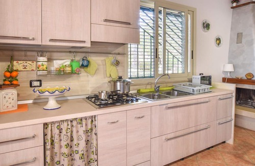 Chiaramonte Gulfi House | Comfortable and functional furnished vacation home in the south of Sicily.