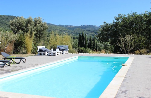 Seguret House | Comfortable air-conditioned villa with swimming pool at the foot of the village of Séguret