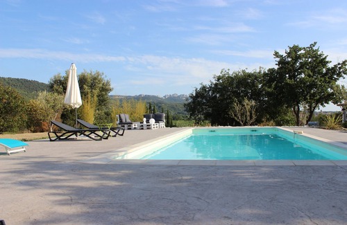 Seguret House | Comfortable air-conditioned villa with swimming pool at the foot of the village of Séguret
