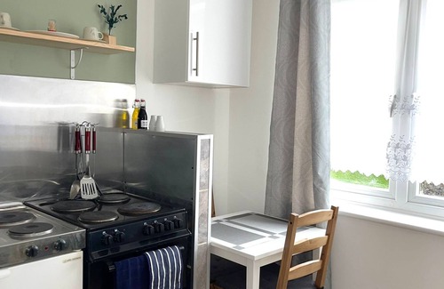 Chadwell Apartment | Comfortable and convenient 1-Bed Apart in Romford