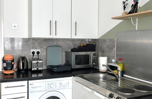 Chadwell Apartment | Comfortable and convenient 1-Bed Apart in Romford