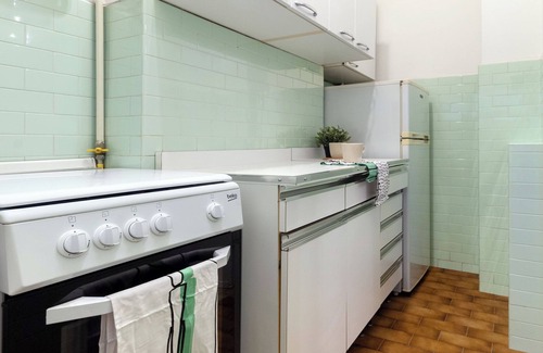 Turro Apartment | Comfortable and functional studio apartment above the Turro subway