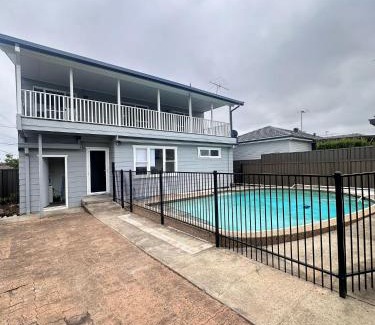 South Wentworthville House | Comfortable and Spacious Queen Room - SW2