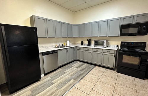 Monticello Apartment | Comfortable apartment close to town and 6 miles to Lake Cumberland!