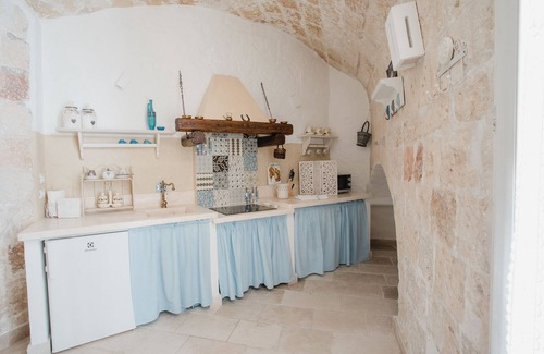 Centro Storico Apartment | Comfortable apartment near the sea in the center of Monopoli, Puglia FREE WI-FI