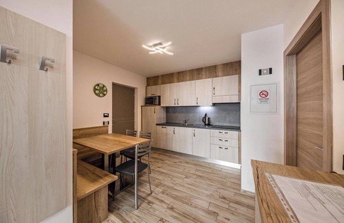 Predazzo Apartment | Comfortable Apartment “Vacanze Arcobaleno - Verde” with Mountain View
