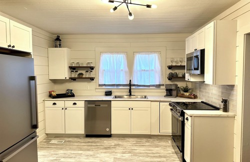 Long View Apartment | Comfortable apartment, Near Aviation Museum–The Spruce Goose, The Spruce Goose