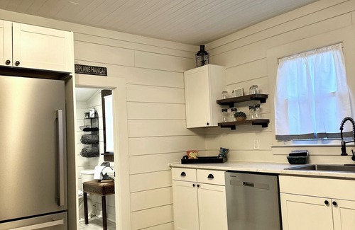 Long View Apartment | Comfortable apartment, Near Aviation Museum–The Spruce Goose, The Spruce Goose