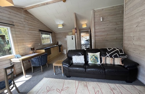 Dairy Flat Cottage | Comfortable Bush Retreat in Coatesville, just 3 minutes from Albany