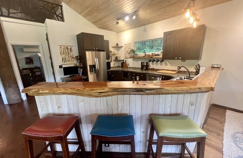 Hendersonville Cabin | Comfortable cabin near wineries-hiking-Hendersonville by Sunscape Property Management