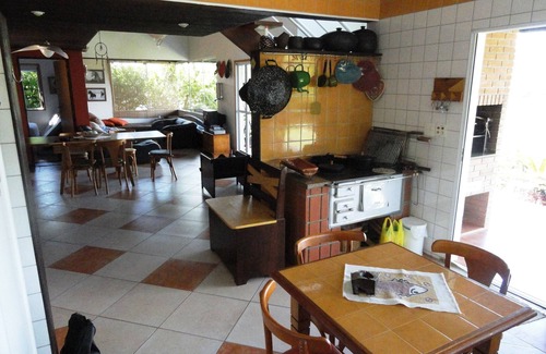 Santa Isabel House | Comfortable chalet on the edge of the dam 75km from São Paulo all friendly's