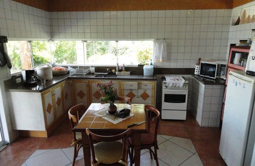 Santa Isabel House | Comfortable chalet on the edge of the dam 75km from São Paulo all friendly's